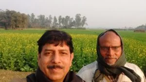 त्रिलोचन को जाकर देखा मैंने उनके गाँव में 42 सरसों के साथ सेल्फी