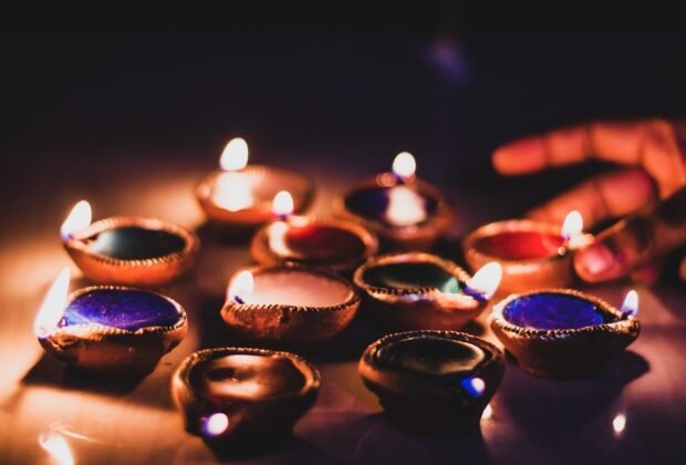 दीप जलाएं